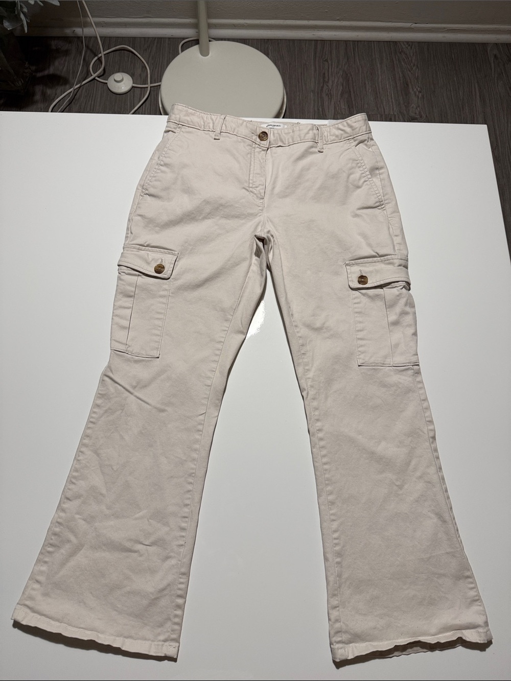 BANANA REPUBLIC Women's Cargo Pants Size 4 Beige  Flare Leg 30" Authentic Chino